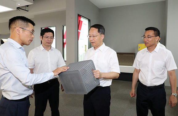 台州市市委书记李跃旗赴永盈会模具考察调研